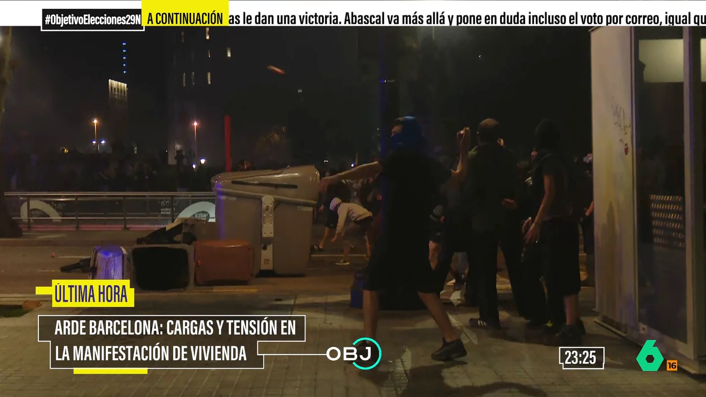 Arde Barcelona: cargas y tensión tras la manifestación por la vivienda Arde Barcelona: cargas y tensión tras la manifestación por la vivienda