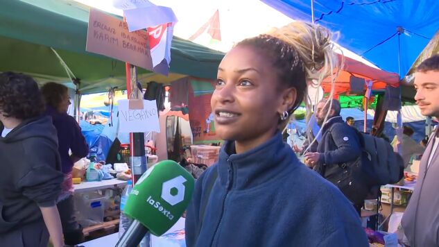 La acampada en Sol por la vivienda desayuna entre el escepticismo y la duda de lo que traer&aacute; el adelanto electoral del 29N