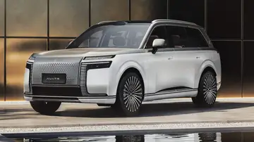 Mide más que un Range Rover y tiene más de 1.000 CV, pero gira en casi el mismo espacio que un coche pequeño: así es el nuevo SUV de AVATR Mide más que un Range Rover y tiene más de 1.000 CV, pero gira en casi el mismo espacio que un coche pequeño: así es el nuevo SUV de AVATR
