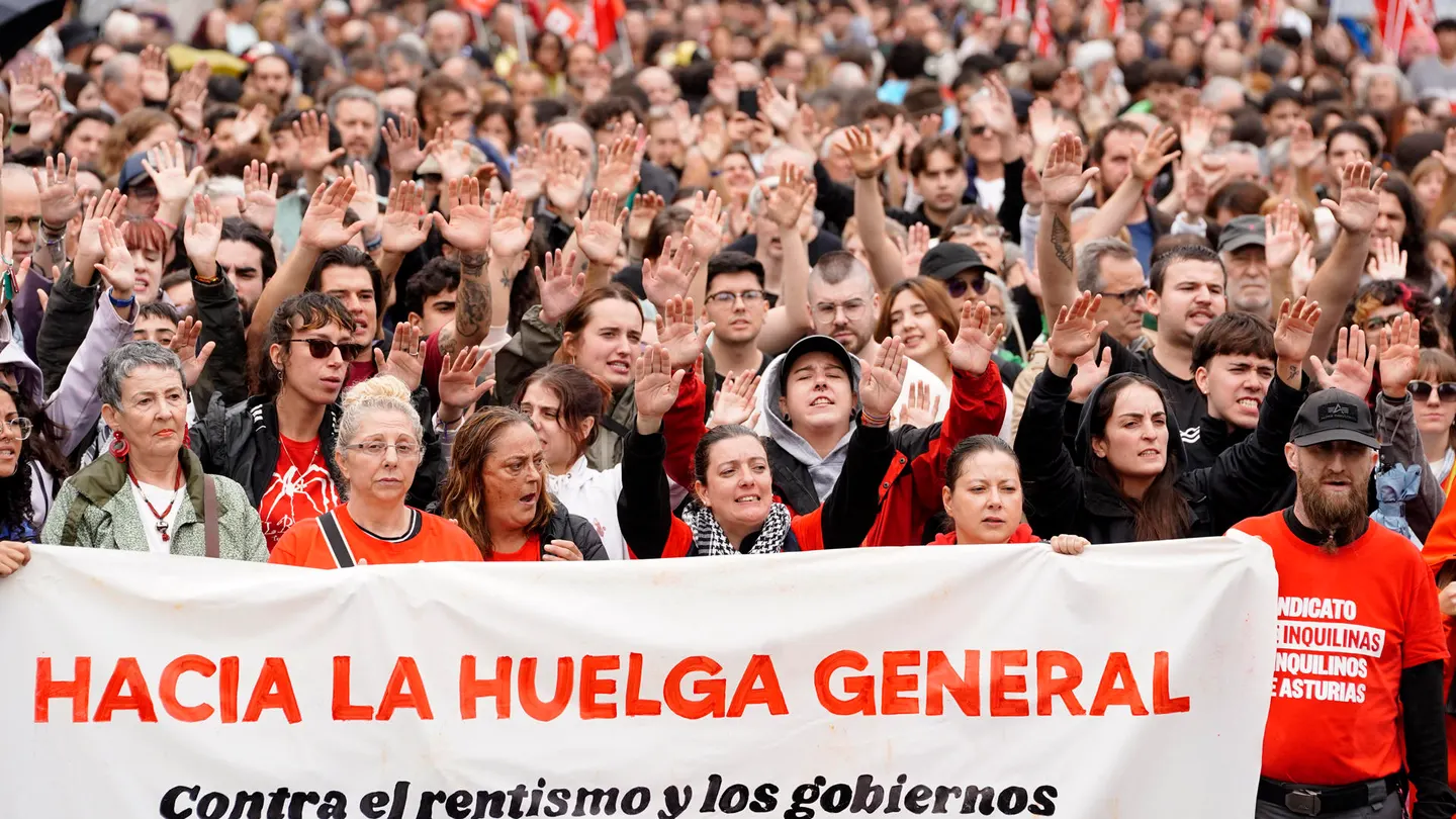 CCOO y UGT acuerdan convocar una huelga general de 24 horas este otoño por los salarios y la vivienda CCOO y UGT acuerdan convocar una huelga general de 24 horas este otoño por los salarios y la vivienda