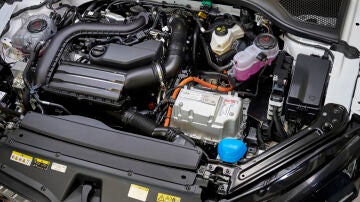&Scaron;koda acaba de convertir el Octavia en su Toyota Corolla: hasta 170 CV, etiqueta ECO y sin enchufe, pero con una renuncia importante