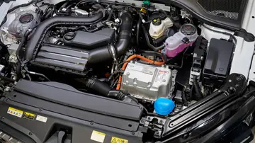 Škoda acaba de convertir el Octavia en su Toyota Corolla: hasta 170 CV, etiqueta ECO y sin enchufe, pero con una renuncia importante Škoda acaba de convertir el Octavia en su Toyota Corolla: hasta 170 CV, etiqueta ECO y sin enchufe, pero con una renuncia importante