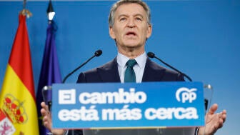 El l&iacute;der del Partido Popular Alberto N&uacute;&ntilde;ez Feij&oacute;o durante una comparecencia en la sede del partido en la calle G&eacute;nova de Madrid este lunes