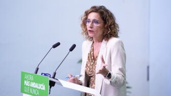 La secretaria general del PSOE-A y nueva directora de Estrategia de la campa&ntilde;a de Pedro S&aacute;nchez, Mar&iacute;a Jes&uacute;s Montero, durante una rueda de prensa en la sede regional del PSOE andaluz. 
