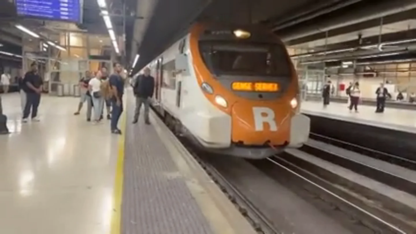 Caos en Rodalies: el servicio, suspendido por el plante de los maquinistas tras el temporal Caos en Rodalies: el servicio, suspendido por el plante de los maquinistas tras el temporal