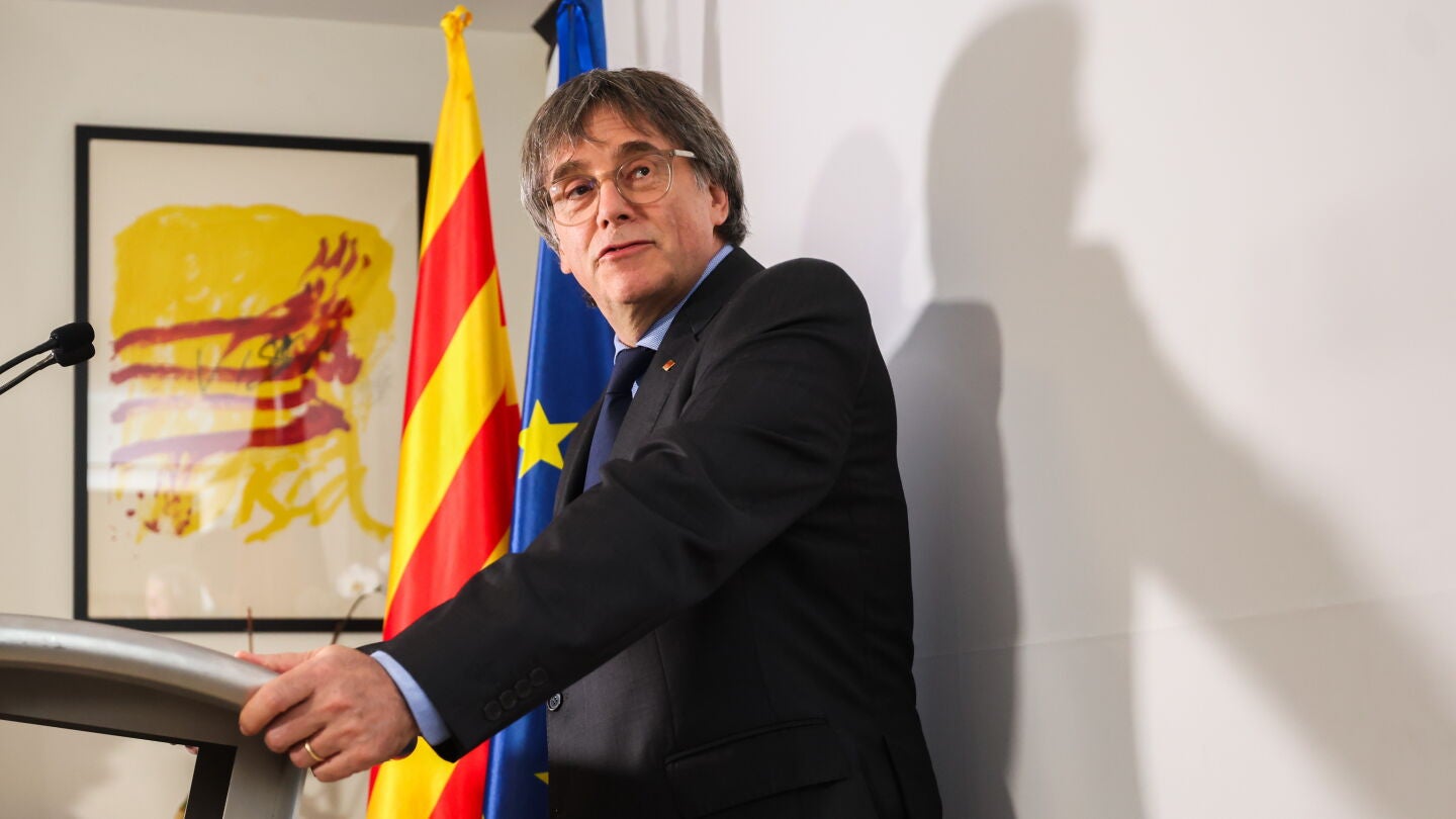 El expresidente de la Generalitat de Catalu&ntilde;a Carles Puigdemont pronuncia una declaraci&oacute;n institucional en la Casa de la Rep&uacute;blica en Waterloo, B&eacute;lgica