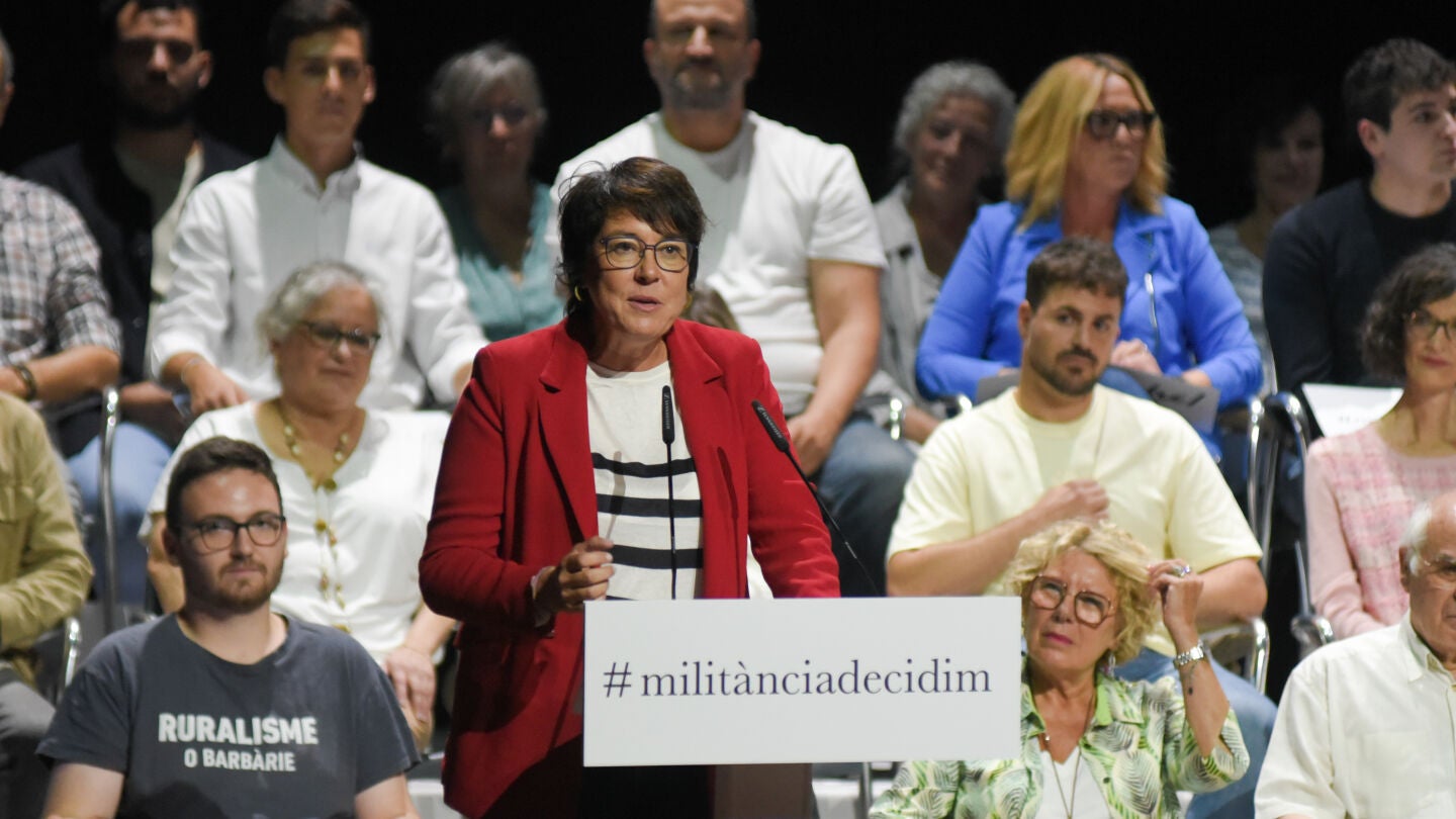 La exconsejera de la Generalitat de Catalunya, Dolors Bassa, interviene en un acto