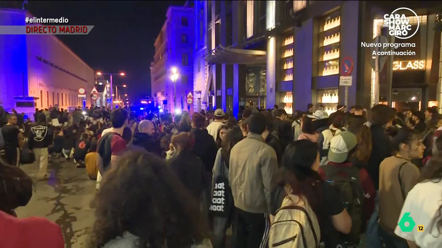 Cientos de personas se dirigen al Congreso. personas hacia el congreso