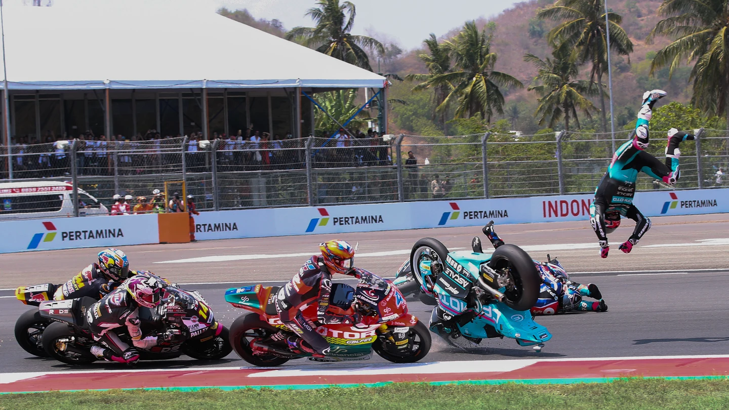 Escalofriante accidente en Moto2 Escalofriante accidente en Moto2