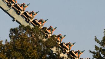Imagen de archivo de la monta&ntilde;a rusa Goliat en el parque de atracciones Six Flags Over Georgia.