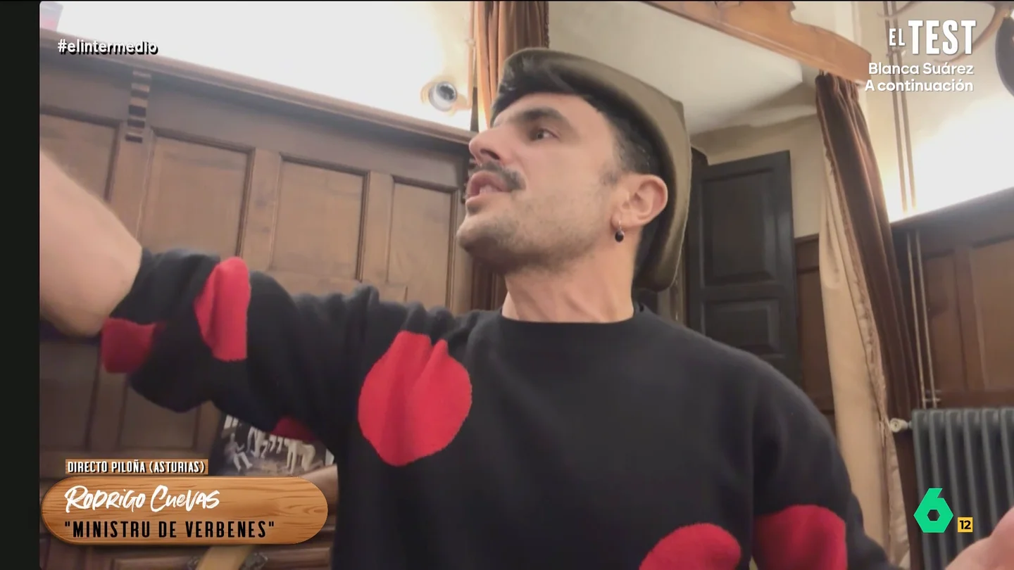 Rodrigo Cuevas canta en directo en El Intermedio contra la masificación turística en Mallorca: "Los ingleses y alemanes..." Rodrigo Cuevas canta en directo en El Intermedio contra la masificación turística en Mallorca: "Los ingleses y alemanes..."