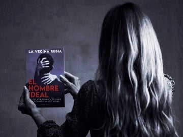 Imagen de La Vecina Rubia sosteniendo su última novela Imagen de La Vecina Rubia sosteniendo su última novela