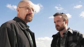 Imagen de la serie Breaking Bad protagonizada por Bryan Cranston y Aaron Paul 