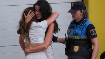 La Polic&iacute;a Local de Las Palmas de Gran Canaria y la Polic&iacute;a Nacional han desalojado este martes por orden judicial de una vivienda del barrio de Pedro Infinito por impago del alquiler a una mujer con un hijo de cuatro a&ntilde;os y otro de 16, al no apreciar circunstancias de vulnerabilidad.