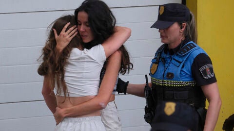 La Polic&iacute;a Local de Las Palmas de Gran Canaria y la Polic&iacute;a Nacional han desalojado este martes por orden judicial de una vivienda del barrio de Pedro Infinito por impago del alquiler a una mujer con un hijo de cuatro a&ntilde;os y otro de 16, al no apreciar circunstancias de vulnerabilidad.