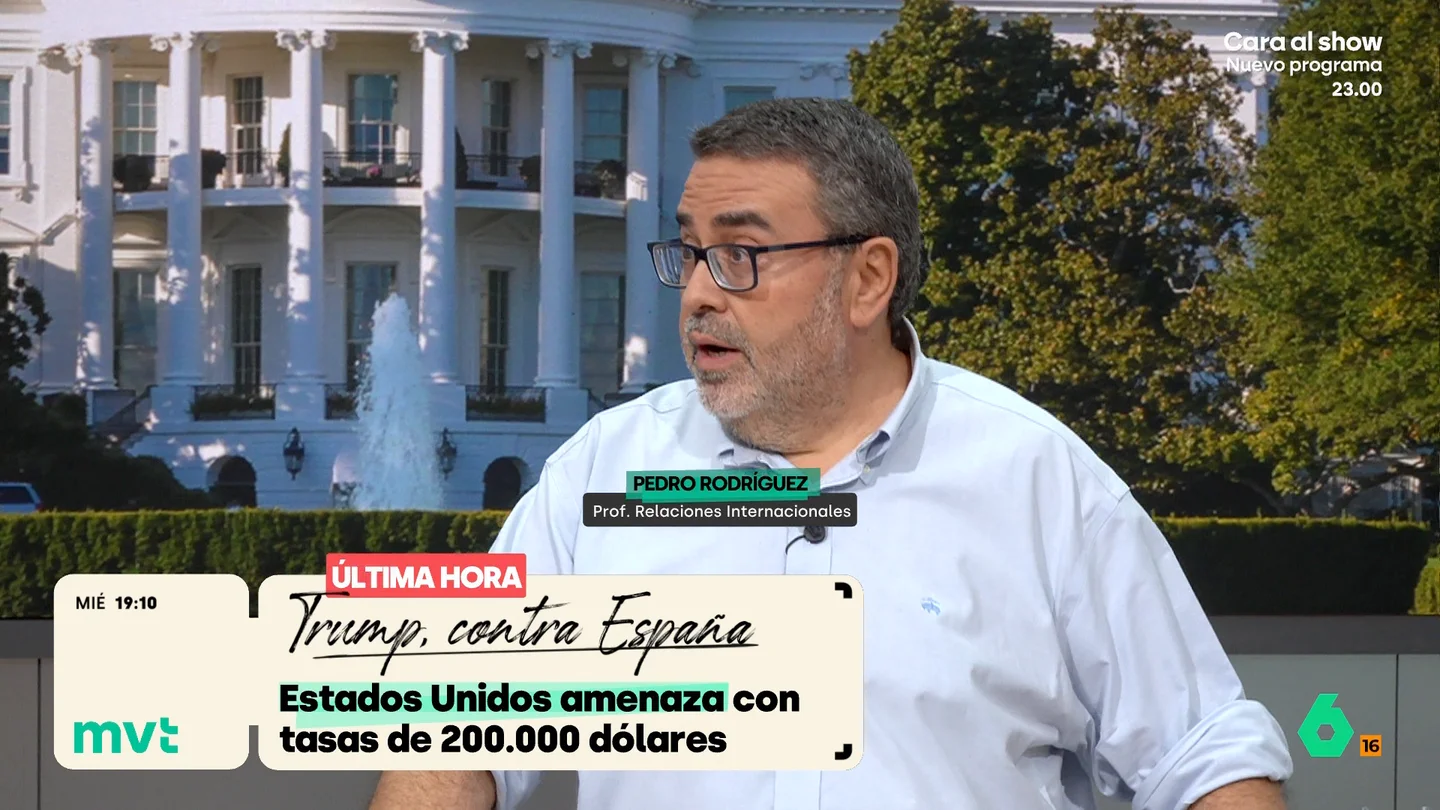 Pedro Rodríguez analiza la última amenaza comercial de Trump a España: "Ha aprendido a apretar donde más duele" Pedro Rodríguez analiza la amenaza de Donald Trump de imponer una tasa de 200.000 dólares a cada barco español con destino Estados Unidos, una medida que considera "un castigo muy severo" para nuestro país.