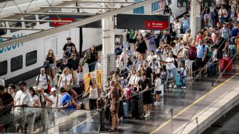  Viajeros en la Estaci&oacute;n de Madrid - Puerta de Atocha - Almudena Grandes