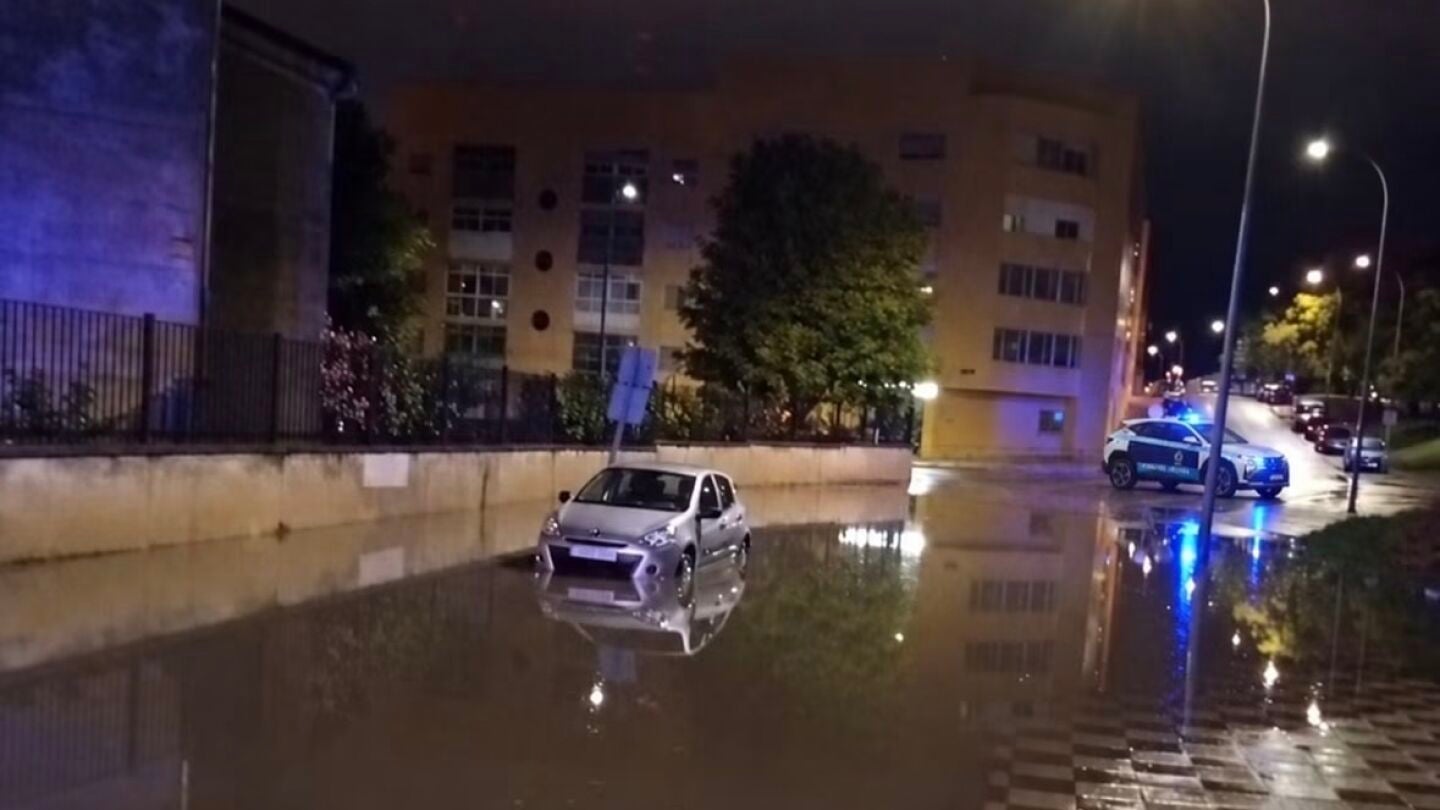 Hasta 17 intervenciones de la Policía Local durante una noche de intensa tormenta en Cuenca
