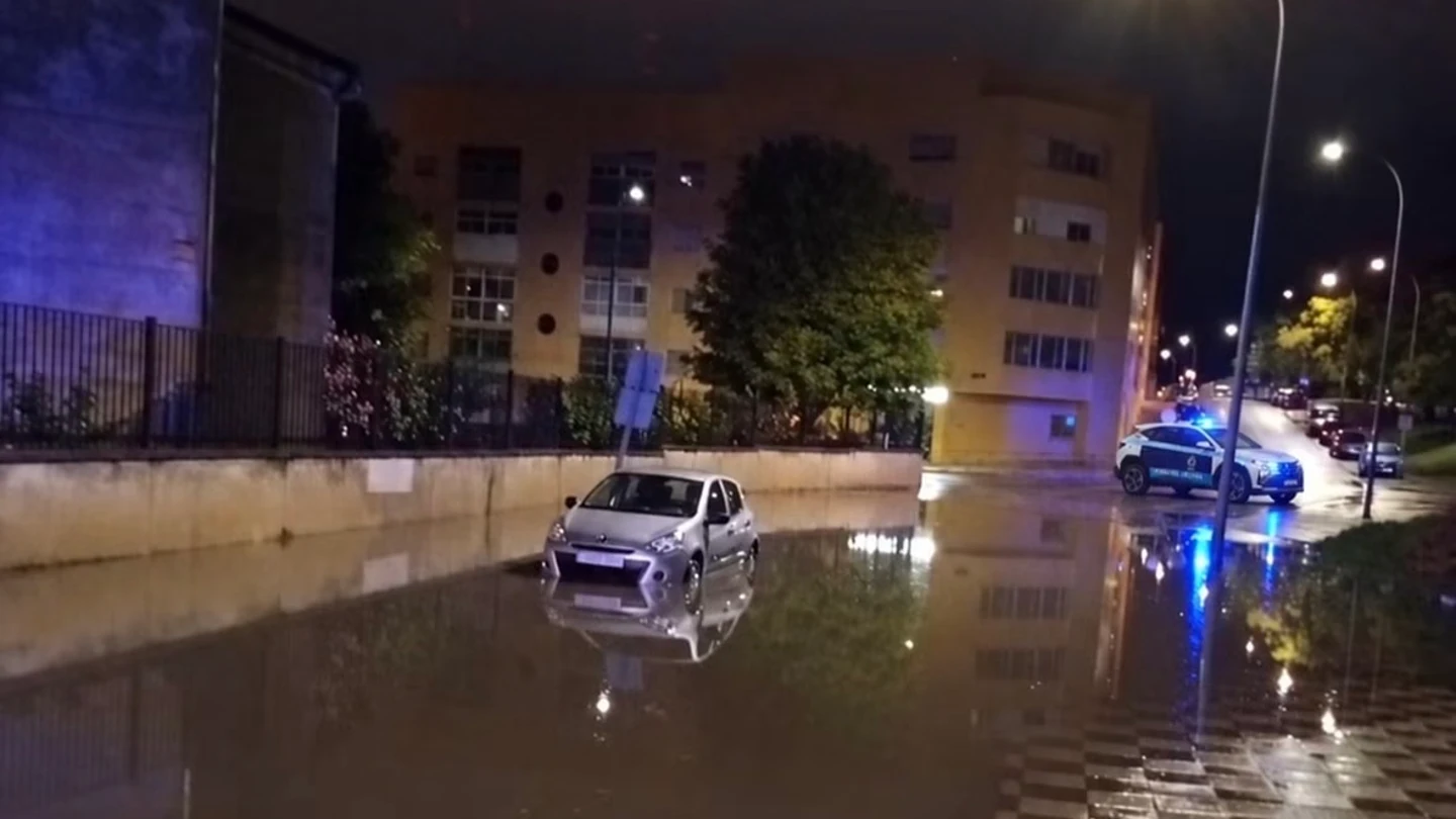 Hasta 17 intervenciones de la Policía Local durante una noche de intensa tormenta en Cuenca Hasta 17 intervenciones de la Policía Local durante una noche de intensa tormenta en Cuenca