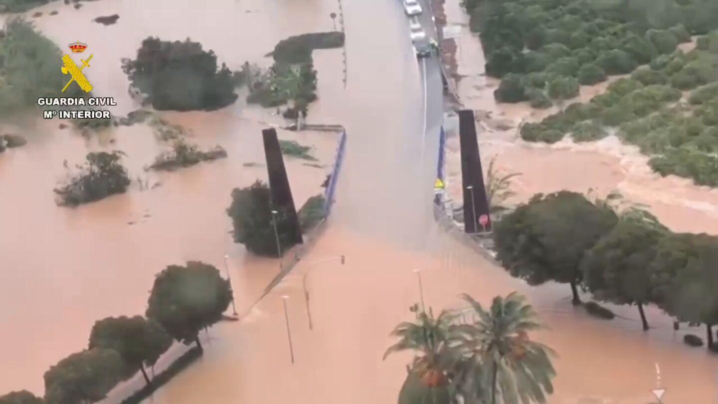 Im&aacute;genes a&eacute;reas de la Guardia Civil que muestran la situaci&oacute;n en la localidad de Oliva (Valencia) con motivo de la DANA Adam