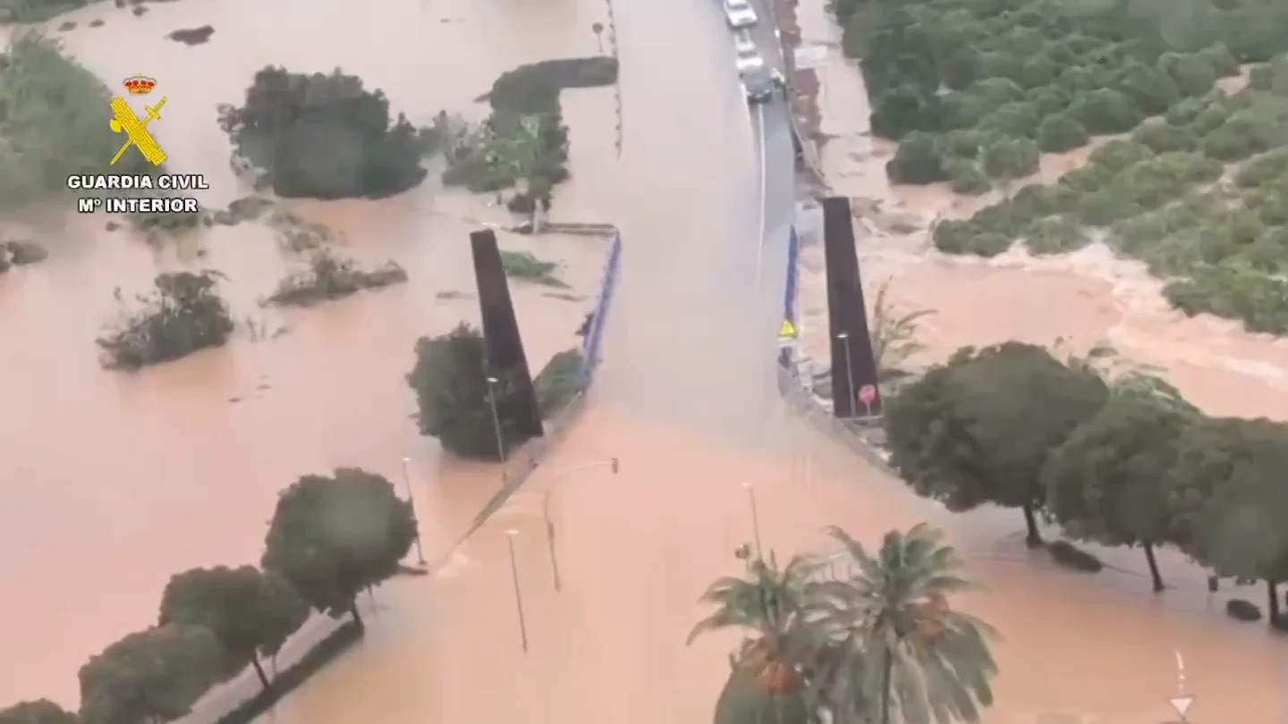 Imágenes aéreas de la Guardia Civil que muestran la situación en la localidad de Oliva (Valencia) con motivo de la DANA Adam Imágenes aéreas de la Guardia Civil que muestran la situación en la localidad de Oliva (Valencia) con motivo de la DANA Adam