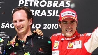 Christian Horner y Fernando Alonso en Brasil 2010