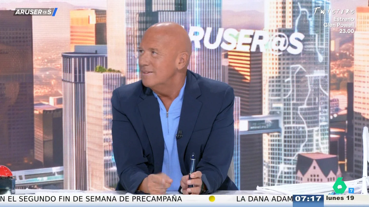 Alfonso Arús, sobre los pasajeros que se sientan a tu lado en un tren casi vacío: "Tenemos un imán" Alfonso Arús, sobre los pasajeros que se sientan a tu lado en un tren casi vacío: "Tenemos un imán"