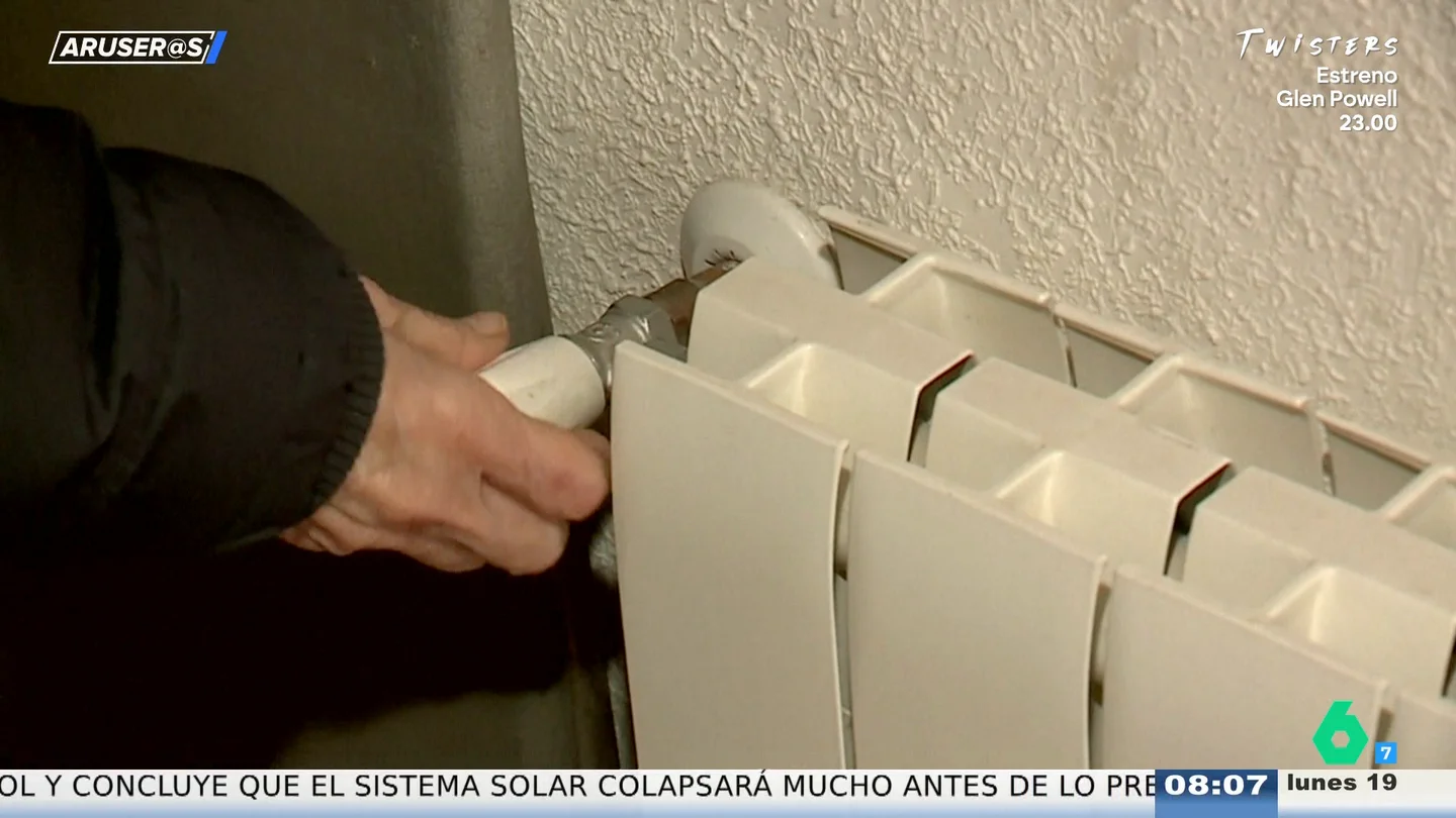 Alfonso Arús bromea sobre cuándo encender la calefacción, según los expertos : "Con 12 grados en casa..." Alfonso Arús bromea sobre cuándo encender la calefacción, según los expertos : "Con 12 grados en casa..."