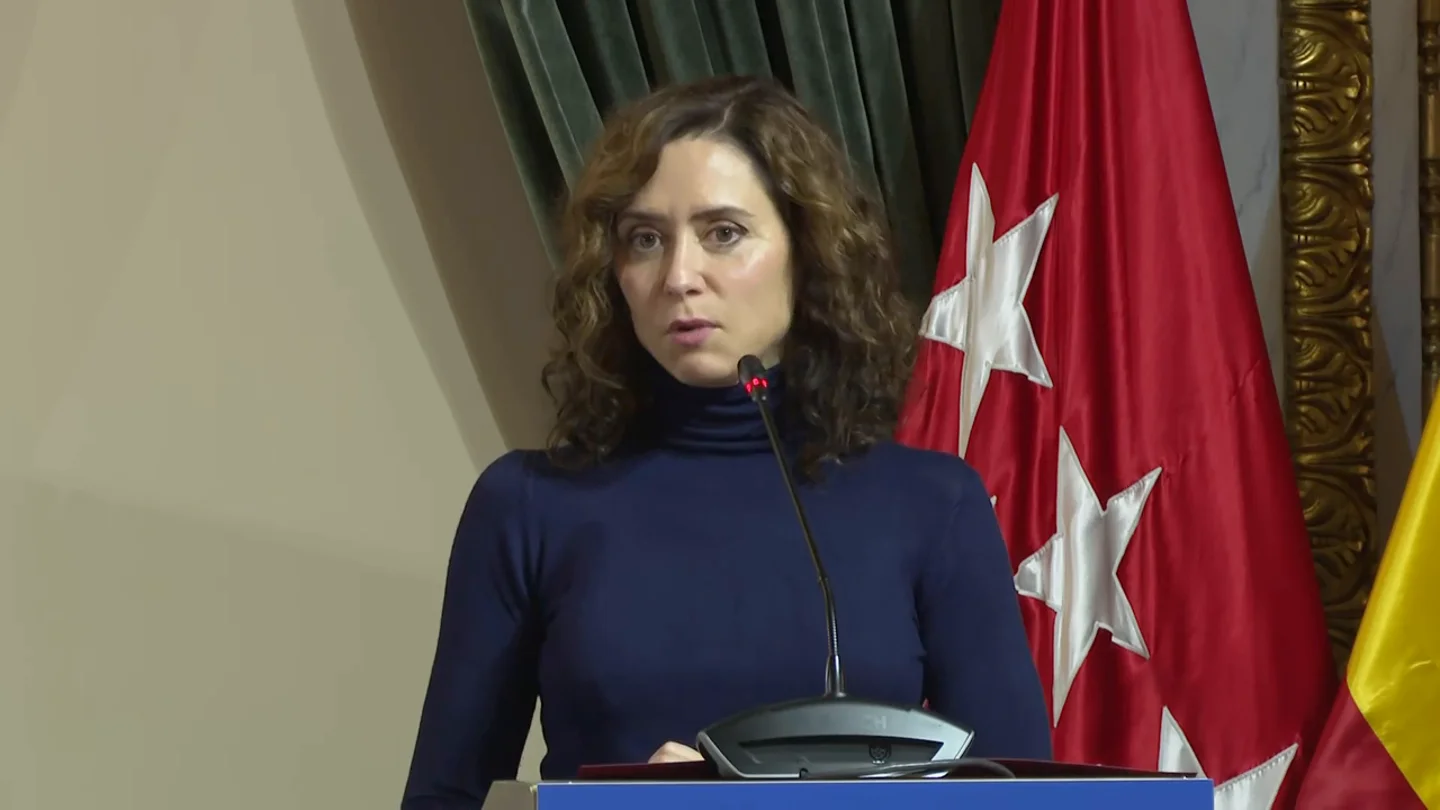 Ayuso llama "coro rociero" a los profesores en huelga, les acusa de "acoso" y dice que "es muy difícil hacer más por la educación": "No voy a permitir que la educación esté en manos de estas personas" Ayuso llama "coro rociero" a los profesores en huelga, les acusa de "acoso" y dice que "es muy difícil hacer más por la educación": "No voy a permitir que la educación esté en manos de estas personas"