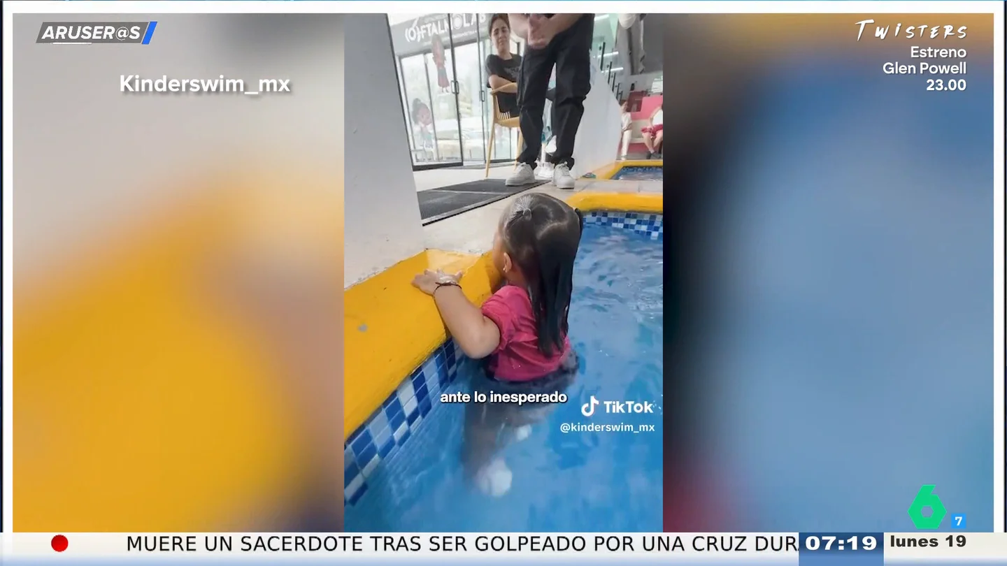 Alfonso Arús alucina con el método de una extraescolar de natación para niños: "No llevaría a mi hijo, me da cosa" Alfonso Arús alucina con el método de una extraescolar de natación para niños: "No llevaría a mi hijo, me da cosa"