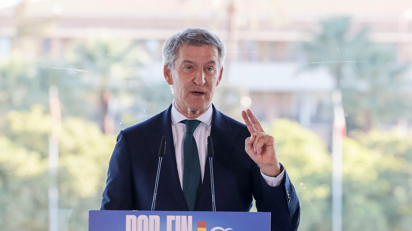 El presidente del PP, Alberto Núñez Feijóo participa en un acto electoral celebrado este miércoles en Sevilla. El presidente del PP, Alberto Núñez Feijóo participa en un acto electoral celebrado este miércoles en Sevilla.