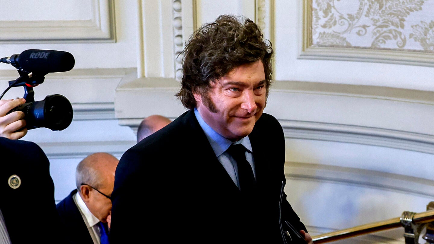 El presidente de Argentina, Javier Milei, llega al desayuno informativo
