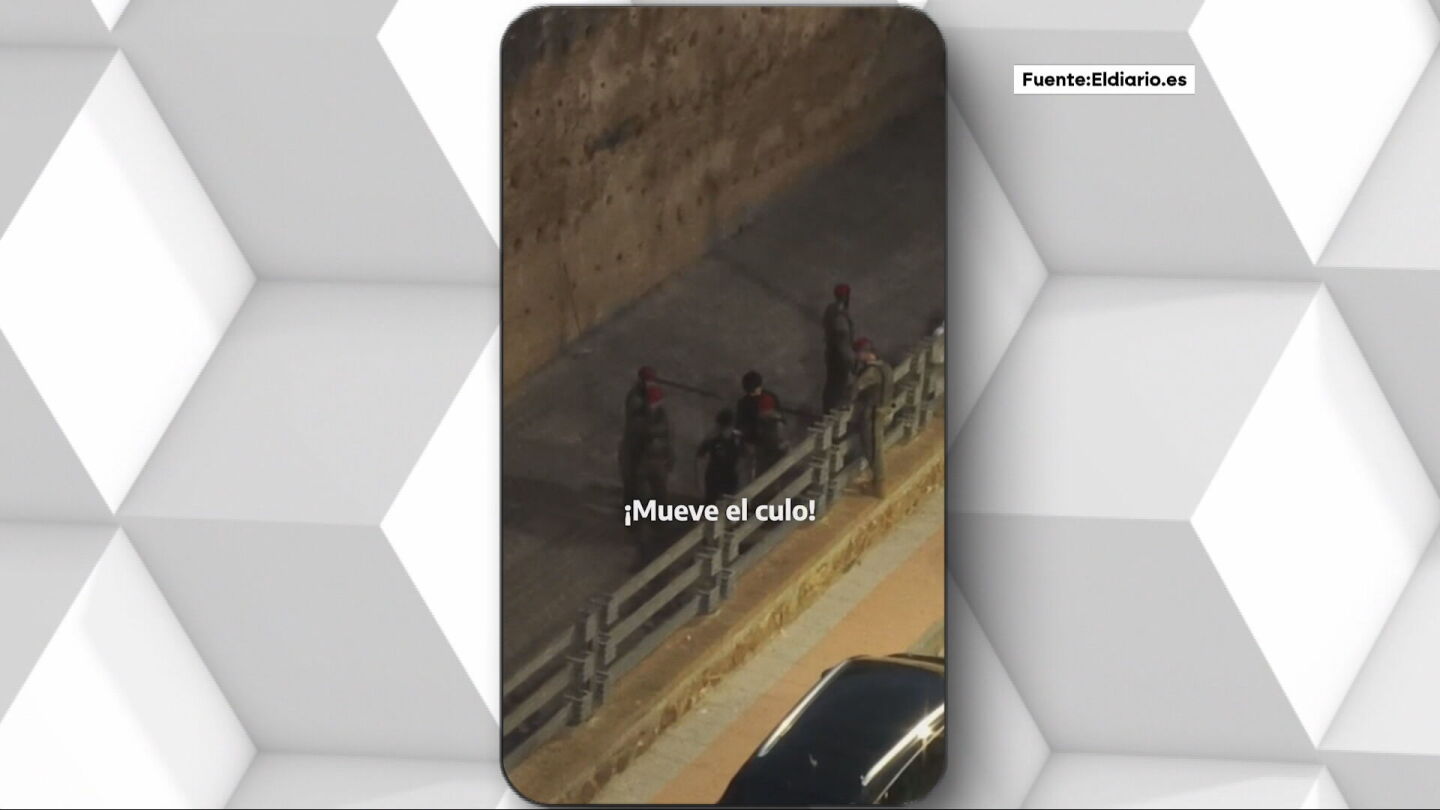 Un nuevo v&iacute;deo muestra a dos soldados en Ceuta pegando bofetadas a un migrante: "&iexcl;Te voy a destrozar la cara! &iexcl;No me mires as&iacute;!"