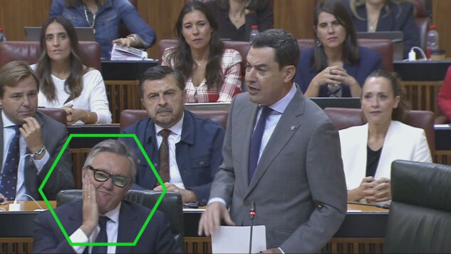 Manuel Gavira (Vox), vicepresidente de Andaluc&iacute;a, y Juanma Moreno durante la sesi&oacute;n de control.