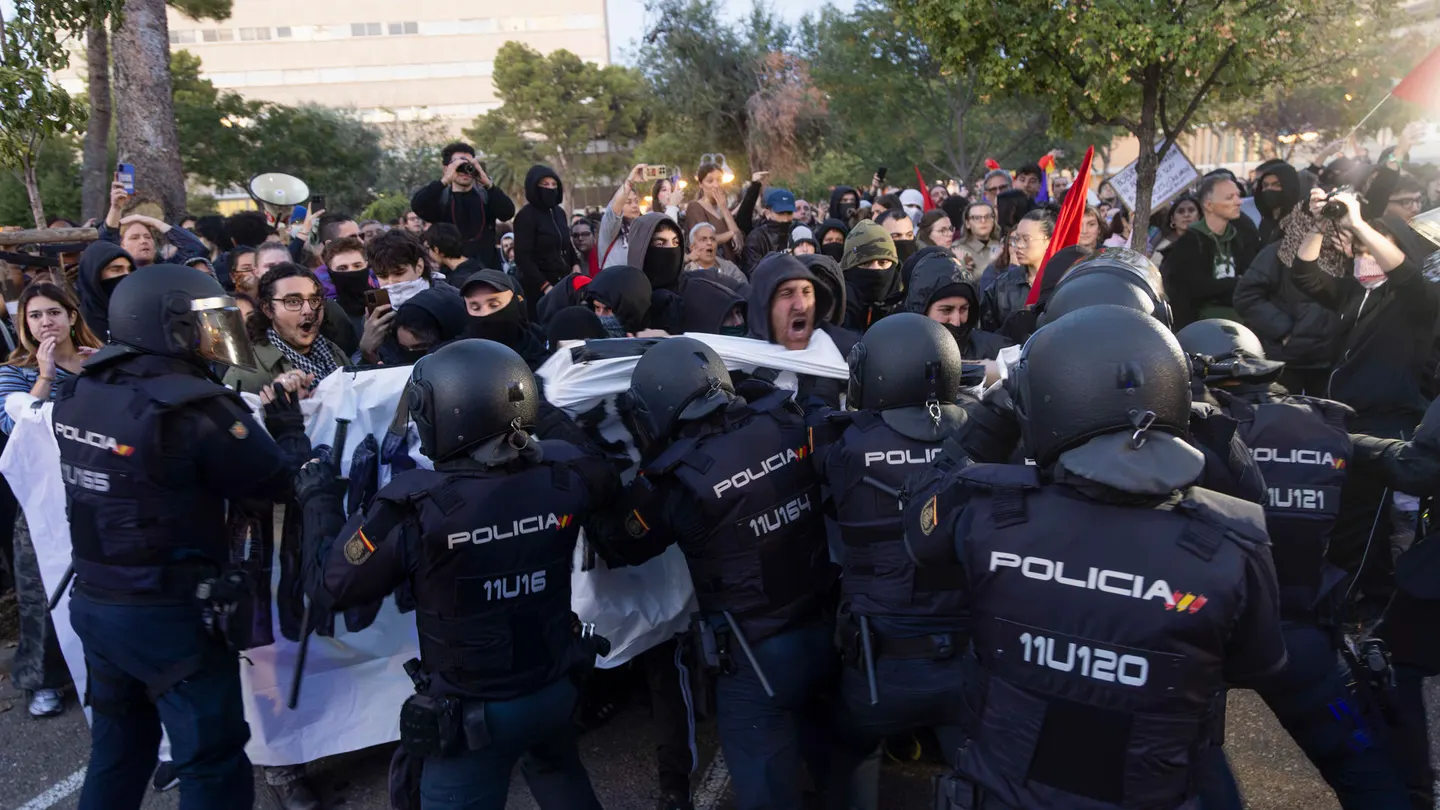 Cargas policiales en Zaragoza. Cargas policiales en Zaragoza.