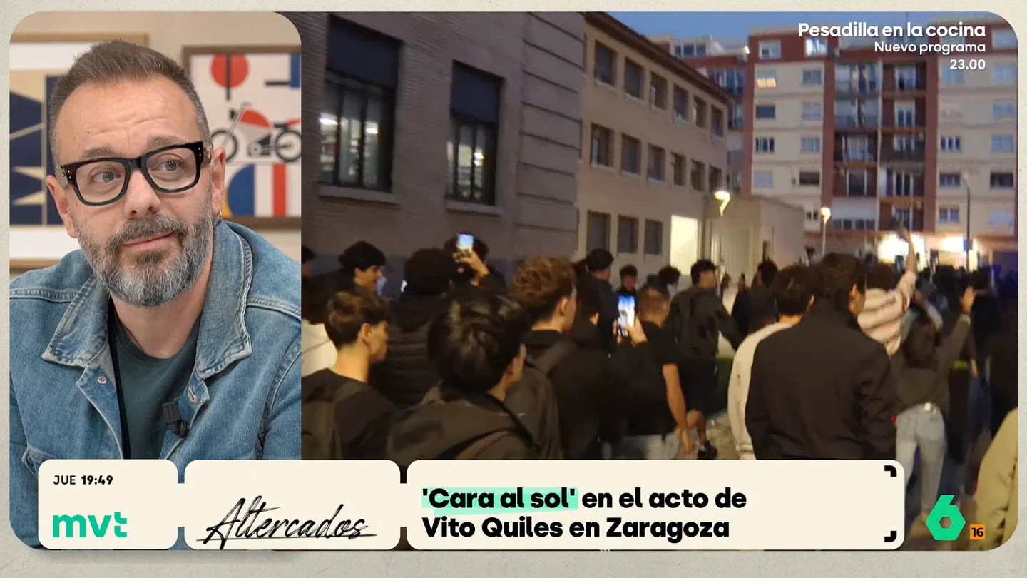 Antonio Maestre, tras oír el 'Cara al sol' en un acto de Vito Quiles: "Me sorprende que sean capaces de cantar y andar a la vez sin que les dé un ictus" En Zaragoza se volvían a registrar altercados entre partidarios y detractores de un acto organizado por Vito Quiles, donde se ha podido escuchar a los simpatizantes del agitador ultra cantar el 'Cara al sol'.