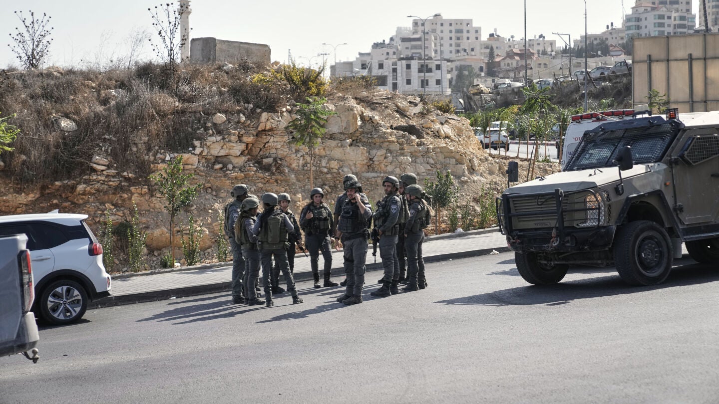 Soldados israel&iacute;es cerca de la ciudad cisjordana de Hebr&oacute;n.
