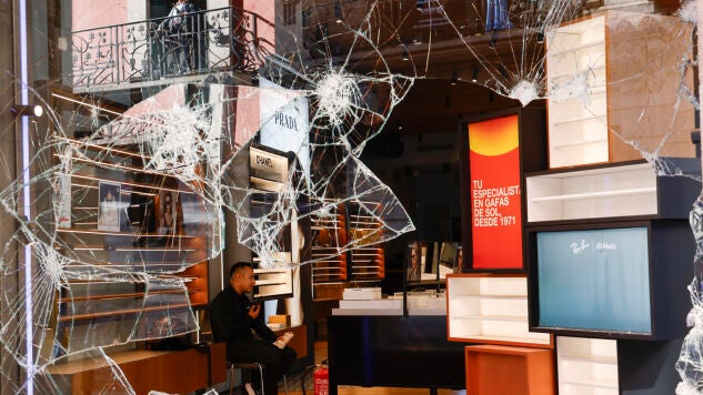 Imagen de los da&ntilde;os en un establecimiento en Barcelona