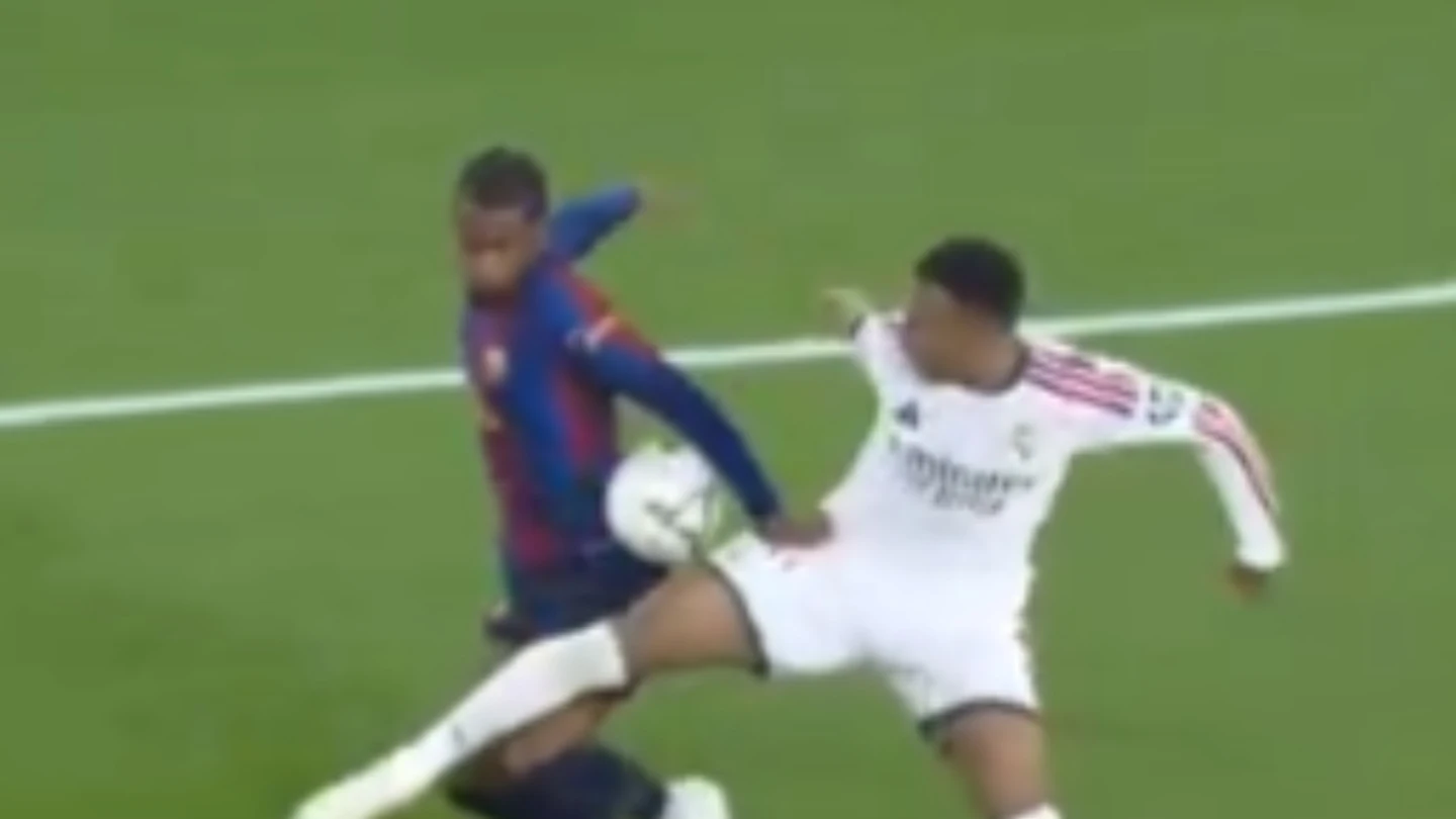 Alejandro Balde y Kylian Mbappé Alejandro Balde y Kylian Mbappé