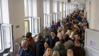 Serbia vota tras dos a&ntilde;os de presi&oacute;n y traslada las protestas a las urnas: "Son unas elecciones hist&oacute;ricas".