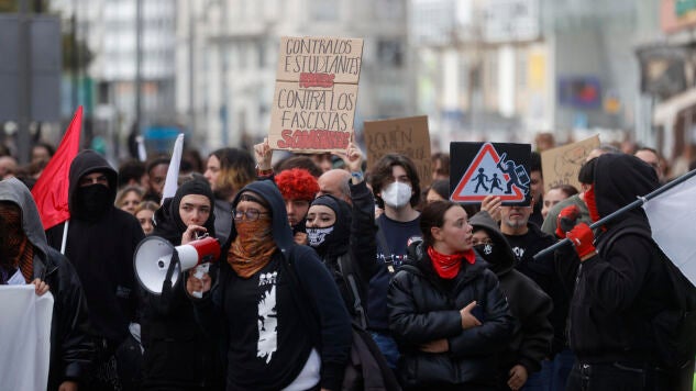 Miles de personas rechazan la violencia policial: "Galicia ser&aacute; la tumba del fascismo".