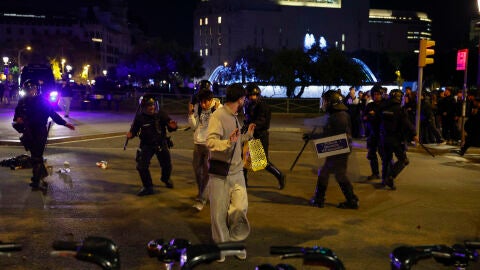 J&oacute;venes captados en TikTok y una organizaci&oacute;n que sigue en la sombra tras los altercados de Barcelona: "No es una an&eacute;cdota sino que algo que ha empezado"