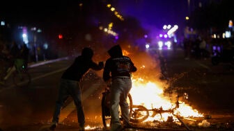 Protesta convocada por redes sociales en Barcelona que ha derivado en incidentes y enfrentamientos con los Mossos d'Esquadra