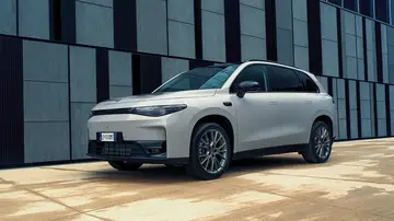 El coche chino más español se fabrica en casa: el SUV híbrido de autonomía infinita gracias a su generador integrado El coche chino más español se fabrica en casa: el SUV híbrido de autonomía infinita gracias a su generador integrado