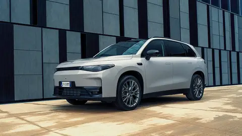 El coche chino más español se fabrica en casa: el SUV híbrido de autonomía infinita gracias a su generador integrado El coche chino más español se fabrica en casa: el SUV híbrido de autonomía infinita gracias a su generador integrado