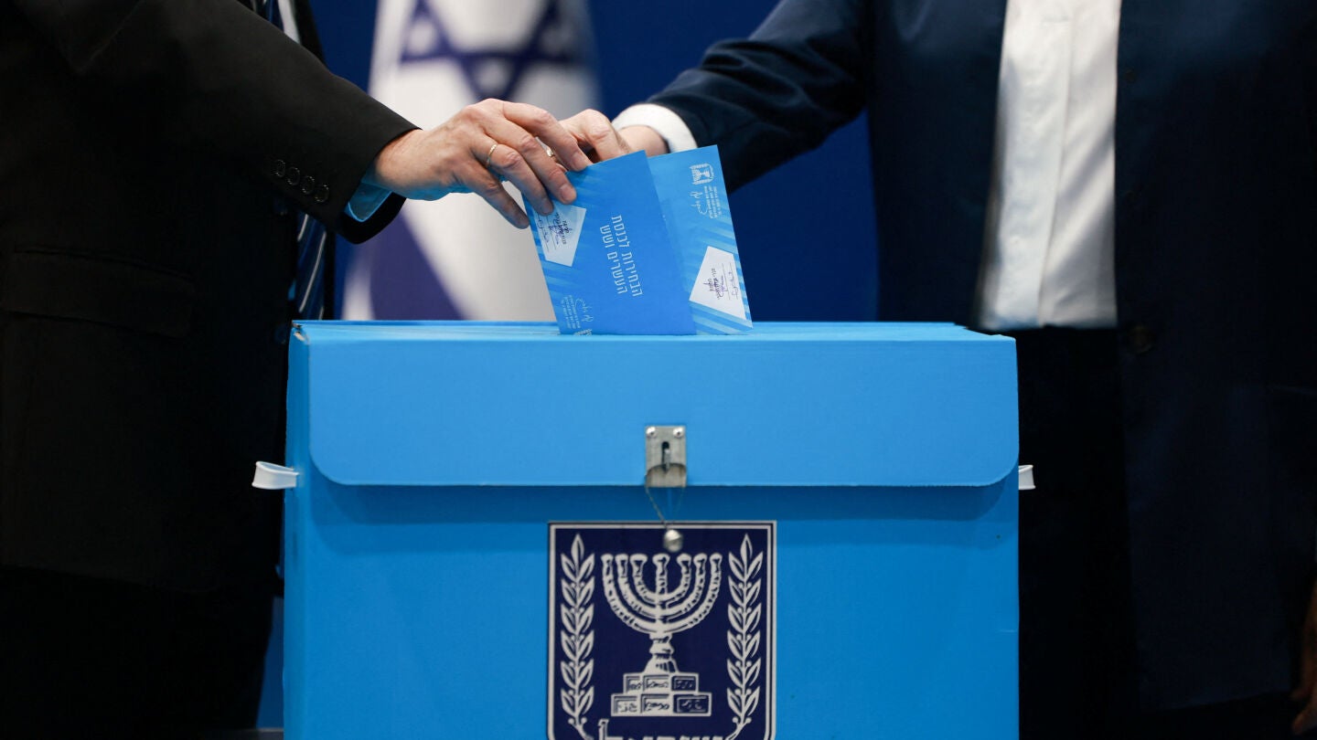 Un Israel dividido decide si avala a Netanyahu o apuesta por cambio en primeras elecciones desde el 7-O