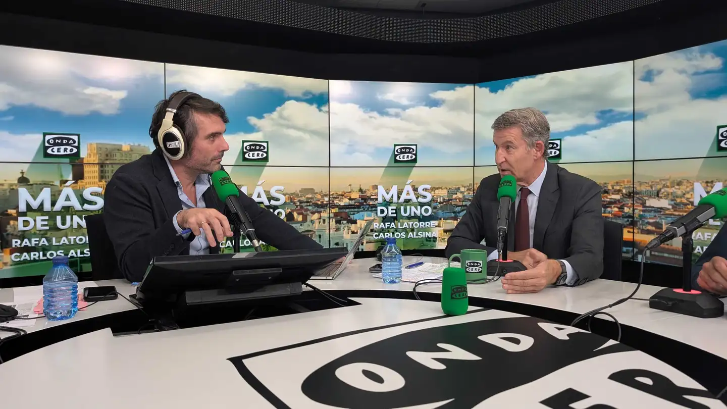 Alberto Núñez Feijóo, con Rafa Latorre en Más de uno. Alberto Núñez Feijóo, con Rafa Latorre en Más de uno.