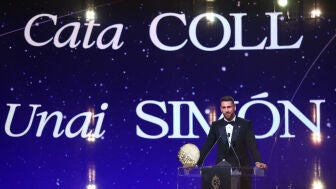 Unai Sim&oacute;n, durante su discurso tras ser nombrado mejor portero del a&ntilde;o en los premios Bal&oacute;n de Oro 2026