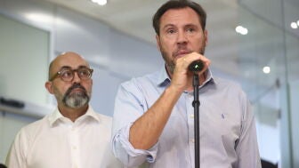 El ministro de Transportes y Movilidad Sostenible, &Oacute;scar Puente, durante una rueda de prensa, en el Centro de Gesti&oacute;n de Red H24 de Adif,