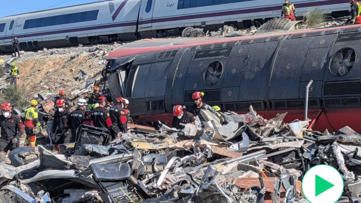 Im&aacute;genes del accidente ferroviario en Toledo facilitadas por la UME